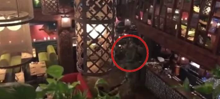 Κίεβο: Ενοπλοι πήραν σηκωτό από εστιατόριο τον πρώην πρόεδρο της Γεωργίας (βίντεο)